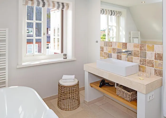 Isamare Semesterbostad List